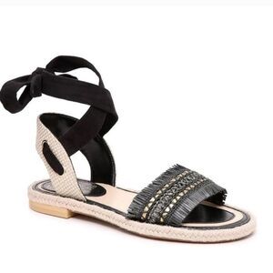 Vince Camuto Kimano Black and Cream Espadrilles with Chic Design Size 8